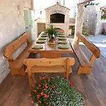 Ulika - 3 For 4 Persons Πούλα