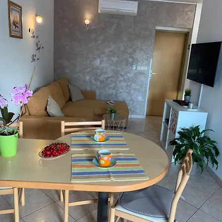 Apartment Ulika - 3 For 4 Persons