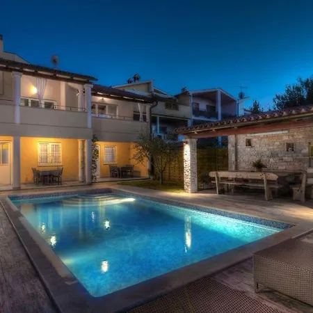 Appartement Ulika - 3 For 4 Persons Pula