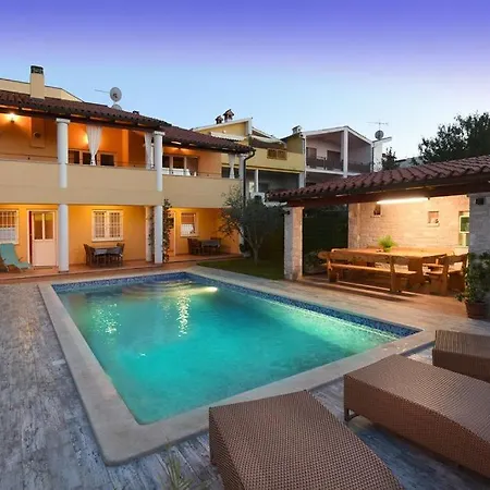 Apartment Ulika - 3 For 4 Persons Pula